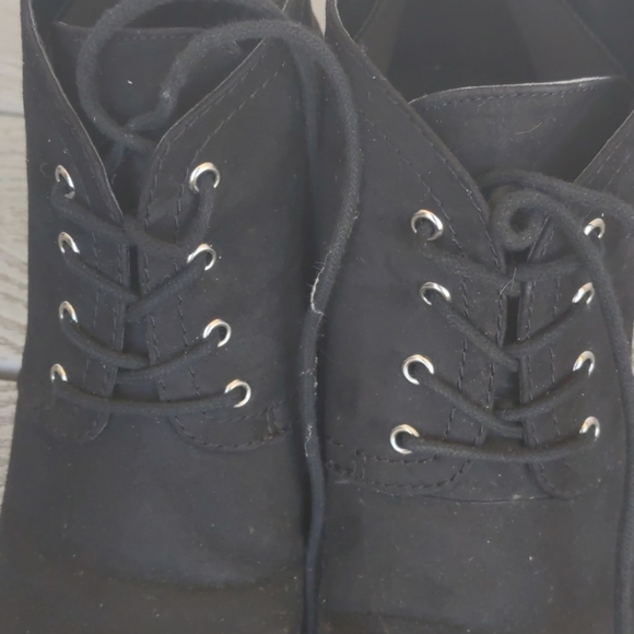 Shoes - Picture 4 of 4